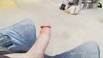 Pov Lisa Marie Dalam Gaun Lingerie Membungkuk Untuk Mencari Pengisi Daya Ponselnya