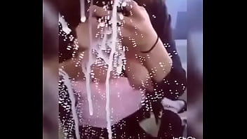 Payudara Montok Tante Desi Penuh Susu