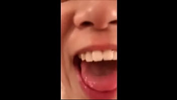 Gadis Tionghoa Mungil Naik-nungging Di Atas Pacar Sampai Klimaks