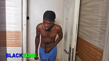 Hampir Menusuk Ibu Tiriku Di Dapur Saat Dia Tak Sadar