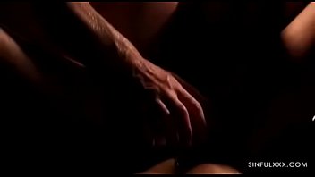 Gadis India Yang Menggoda Dengan Lekuk Tubuh Yang Memukau