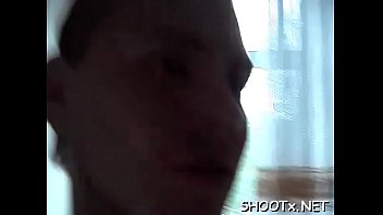 Tubuh Tanya Melengkung Liar Dalam Nafsu Yang Membara