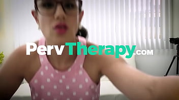 Karlee Grey Menelan Penuh Nafsu Batang Besar Kakak Tirinya