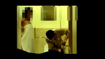 Kakak Ipar Menggoda Pelayan Hotel Dengan Rayuan Mesra