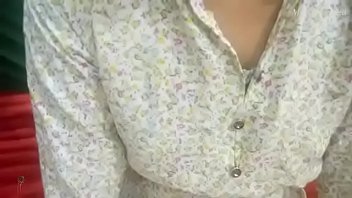 Gadis Desi Dalam Legging Ketat Yang Menggoda