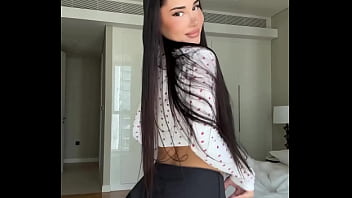 Gadis Arab Menggoda Dengan Tarian Panas Yang Menggairahkan