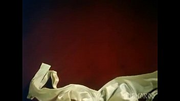 Adegan Mesra Rakhee Yang Menggoda – Paroma – Film Hindi Klasik Panas (360p)