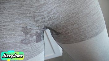 Gadis Tiri Seksi Yang Bergairah Membuatku Mengeluarkan Air Mani Di Dalam Celana Dalamnya Lalu Memakainya Kembali