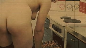 London Kelam, Keluarga Tabu Masa Lalu, Ibu Tiri Yang Telanjang