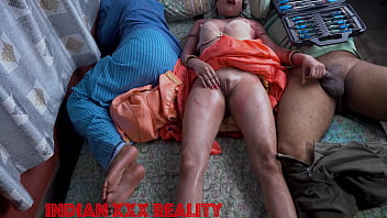 Gairah Terlarang: Adegan Panas Ibu Tiri India Dalam Bahasa Hindi