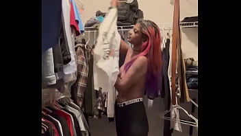 Rekaman Tersembunyi Perempuan India Berganti Pakaian