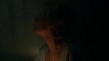 Bangkitnya Gargoyle: Gadis Bergaun Malam Yang Menggoda