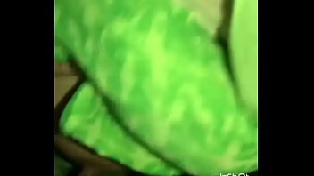 Bibi Desi Menggesek-gesek Puting Susu Besarnya Dengan Kontol