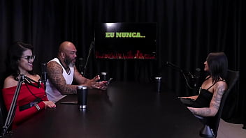 Morena Sensual Se Ajoelha Sobre A Mesa Exibindo A Bunda, Revelando Que Fez Sexo Perto Da Mãe E Mostrando Em Quem Ela Senta – Jordanna Gomes (japa Joh) (assista Em: Sheer/red)