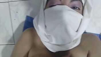 Ibu Muslim Arab Menggapai Puncak Kenikmatan Di Webcam Langsung Dengan Cadar