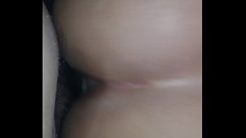 Gadis Oriental Menggoyang Pinggulnya Dengan Liar