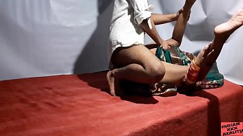 Ibu Tiri India Selatan Dan Putra Tirinya Bercinta Di Hari Ulang Tahun Pernikahannya Bagian 1