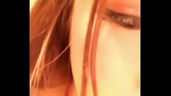 Gadis Tionghoa Memamerkan Tubuh Telanjangnya Yang Menggoda