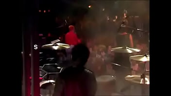 Konser Panas Eurythmics 1983: Getaran Seksi Di Atas Panggung