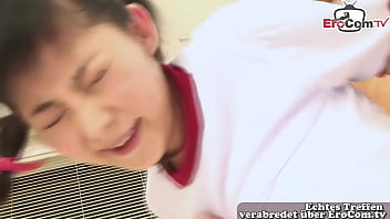 Gadis Jepang 18 Tahun Yang Mungil Dipakai Habis-habisan