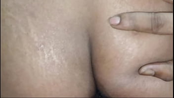 Gadis India Seksi Dengan Payudara Montok Dan Tubuh Sensual Yang Menggoda