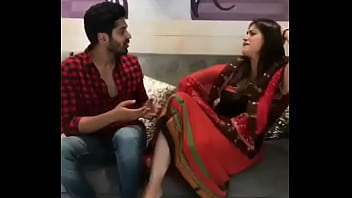 Gadis India Yang Menggoda Dengan Lekuk Tubuh Yang Memukau