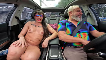 Marombada Thais Santos Entra Completamente Nua No Carro