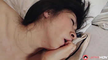 Emiko Koike, Ibu Rumah Tangga Jepang Berambut Cokelat, Melayani Nafsu Suaminya Dengan Mulut Penuh Gairah Tanpa Sensor.