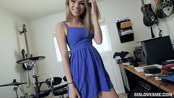 Gadis Belia Menggoda Dan Melayani Kontol Gede Kakak Tirinya