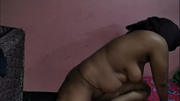 Putri Tiri Tak Sengaja Melihat ‘senjata’ Teman Ayahnya Dan Langsung Basah Kuyup