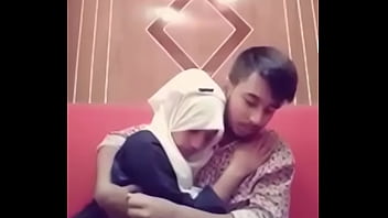 Pasangan Mesra Desi Berciuman Panas Di Kamar Hotel