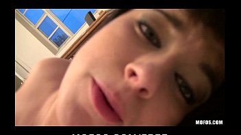 Gadis Rusia Bergairah Oxuanna Envy Mengisap Dan Menunggangi Kontol Kekasihnya