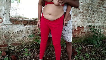 पिता के विदेश जाने के बाद सौतेली माँ ने जंगल में यौन संबंध करवाए