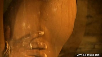 Gadis India Dewasa Yang Menggoda Dengan Gerakan Tariannya Yang Menggairahkan