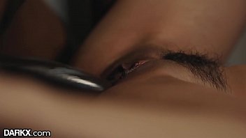 Gadis Asia Mungil Berikan Pijat Penuh Nafsu Pada Pria Bertubuh Besar