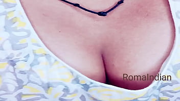 Gadis Seksi Pamer Belahan Dadanya Untuk Saudara Tirinya