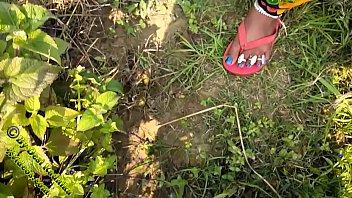 खेत की मिट्टी में गर्म चुदाई का मजा