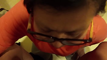 Ibu Tunggal Yang Kukenal Dari Facebook Bersedia Datang Ke Apartemenku Dan Menyedot Habis Spermaku Lalu Menelannya