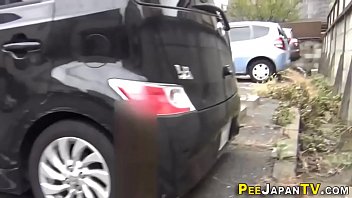 Mengosongkan Diri Di Kamar Mandi