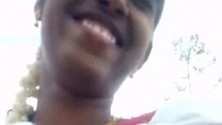 Gadis Adivasi India Telanjang Dada Di Alam Terbuka