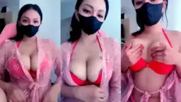 Gadis Yange Tobrut Meremas Payudara Sambil Mengeluarkan Desahan Mesra