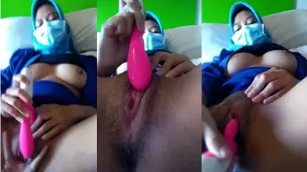 Masturbasi Perempuan Berhijab Karyawati Bank