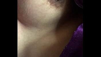 Payudara Gadis India Mengucurkan Susu