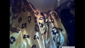 Tayangan Panas Ibu-ibu Penggairah Di Kamera Langsung