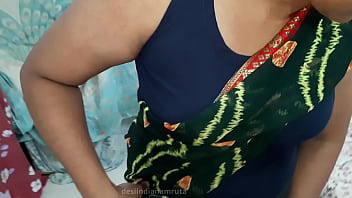 Desi Bhabhi Seksi Dan Menggoda Dalam Sari Hijau Tua Yang Membuat Nafsu Bergolak