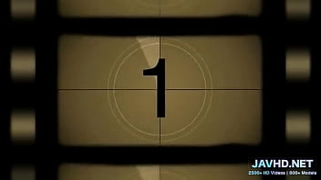 Gadis Jepang Menggoda Dengan Rok Mini Yang Menggairahkan