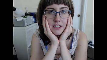 Helena73 Yang Manis Memamerkan Memeknya Di Webcam Live