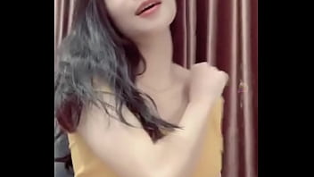 Màn Trình Diễn Lộ Tuyến Nhũ Hoa Nóng Bỏng Trên Bigo Live