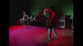 Mencukur Dengan Nirvana: Floyd Si Tukang Cukur Dalam Aksi Panas 1991