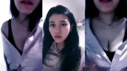 Elvira Menggoda Pascol Dengan Belahan Dadanya Yang Menggairahkan Sebelum Tidur